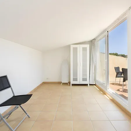 別荘 Ona カレリャ・デ・パラフルジェリ